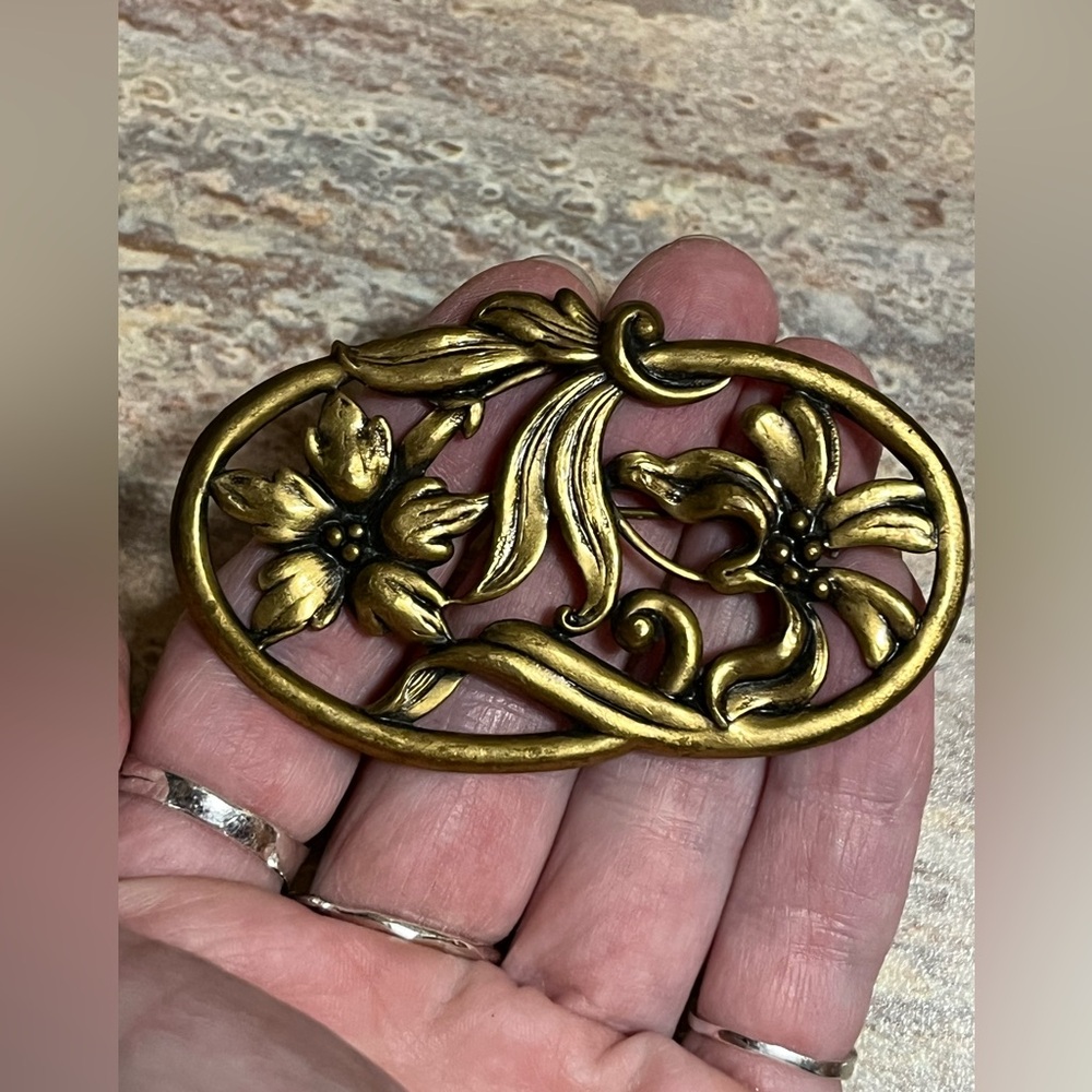 Antique Brass? Large Sash Floral Motif Brooch/Pin - Picture 7 of 9